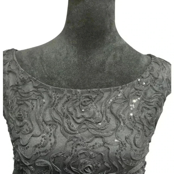 BLACK CAP SLEEVE FORMAL SEQUENCE RUFFLED APPLIQUE GOWN SIZE 14 - Picture 2 of 13